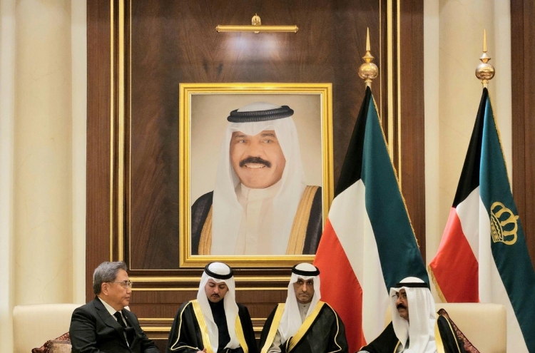 S. Korean delegation visits Kuwait to pay respects to late emir