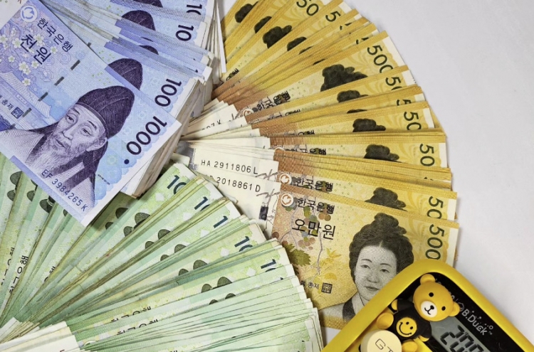 Farewell to credit cards: Cash-only trend surges as young Koreans tackle overspending