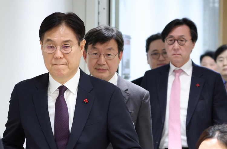 Yoon appoints 3 top-level presidential secretaries