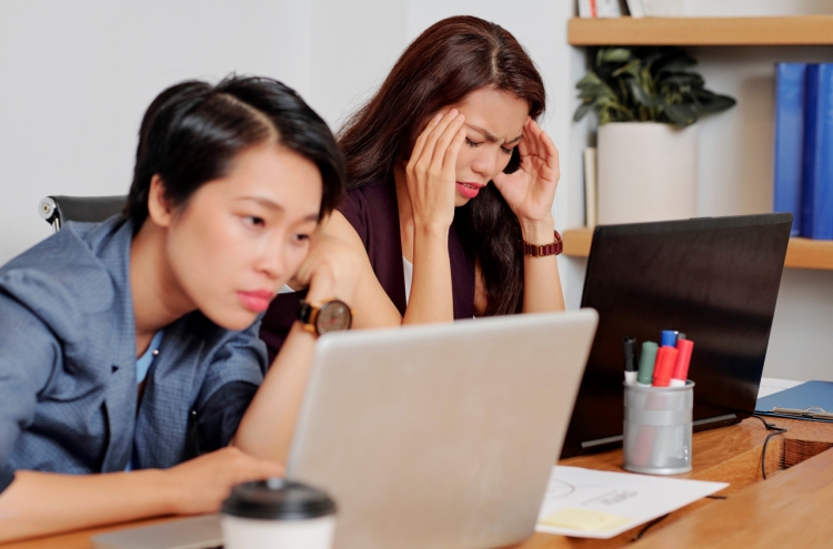 Women working long hours more likely to show signs of depression