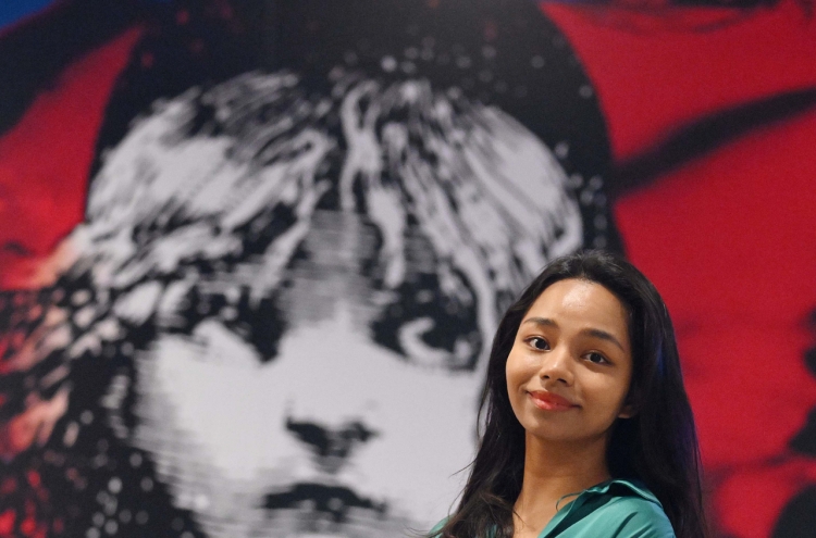 [Herald Interview] After dream come true in  'Les Miserables,' Lumina begins real journey