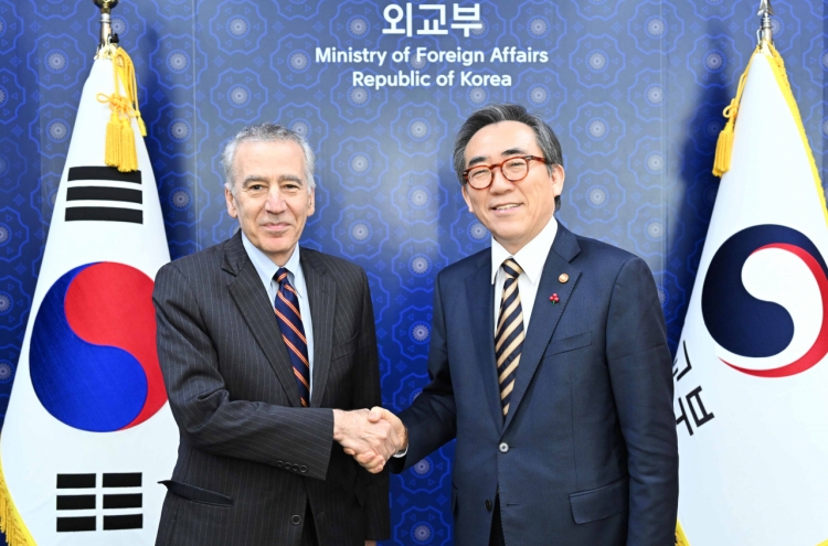 FM Cho discusses alliance, N. Korea issues with top US envoy