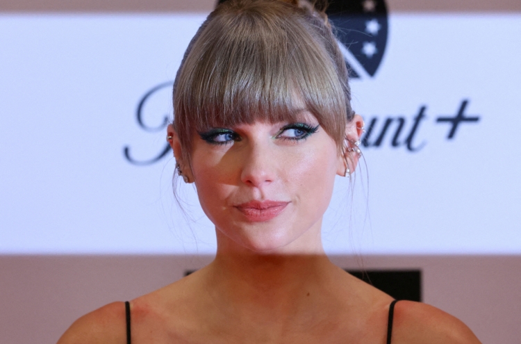 X restores Taylor Swift searches after deepfake explicit images triggered temporary block