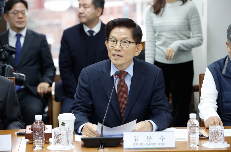 Yoon meets trilateral dialogue representatives for 1st time