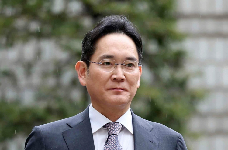 Samsung chief's return to board pushed back as trial continues