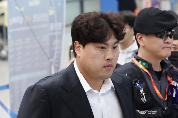 Ryu Hyun-jin likely to pitch in 2 preseason games before KBO Opening Day start: manager