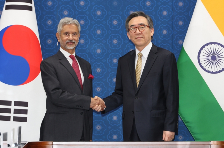 Korea, India agree to deepen defense ties, upgrade trade pact