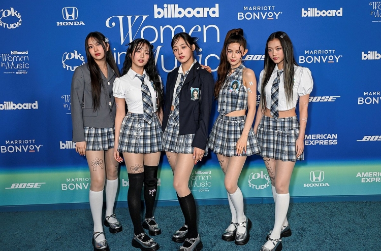 [Today’s K-pop] NewJeans picks up Billboard Women in Music award