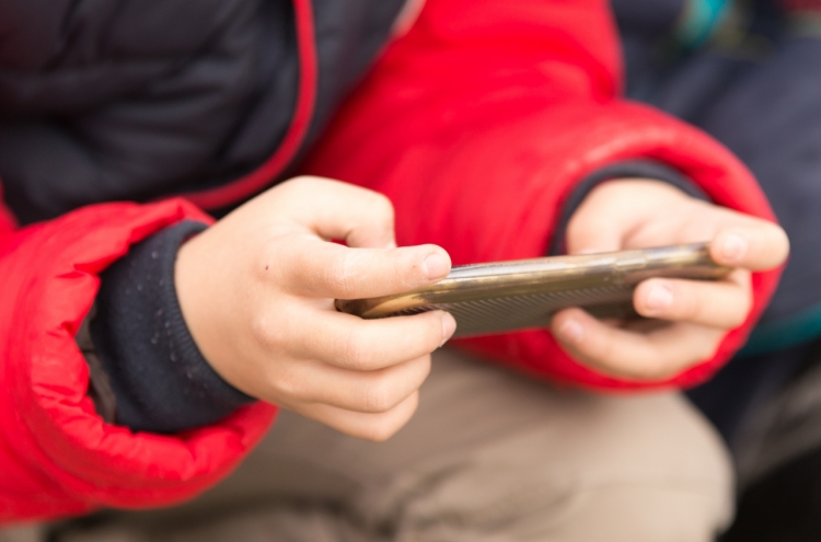 Children, teens using smartphones more: study