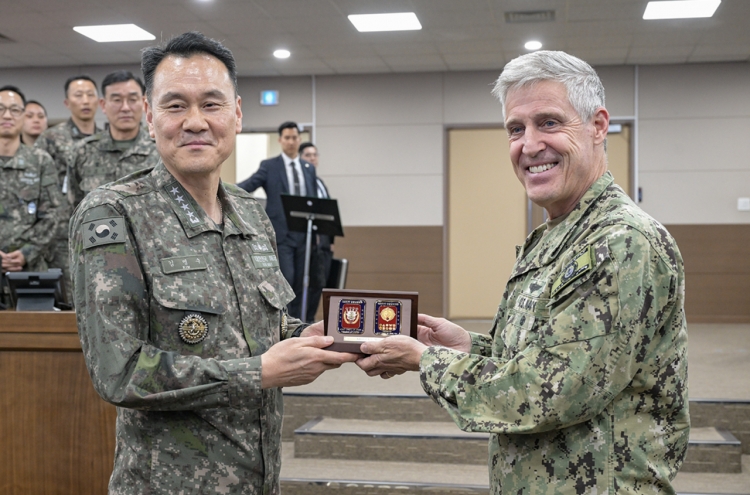Top military officer meets new U.S. Pacific Fleet commander