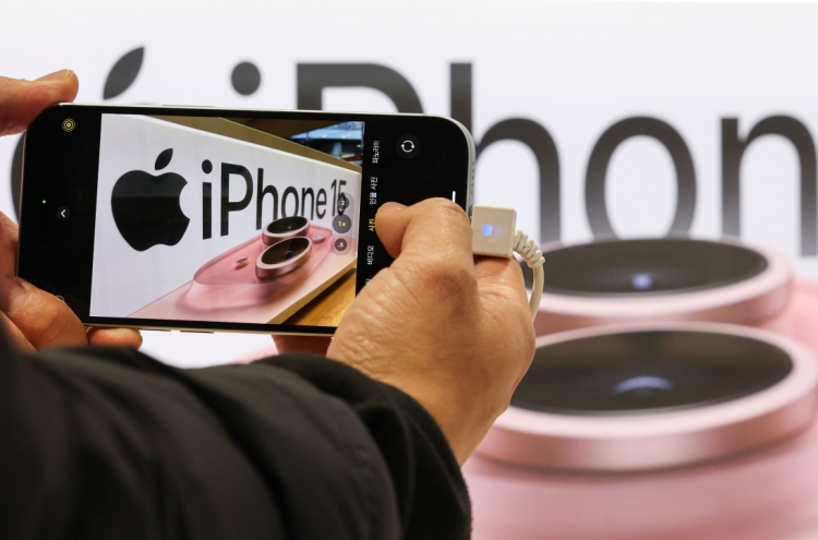 [Exclusive] Korean military set to ban iPhones over 'security' concerns
