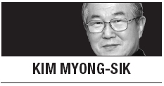 [Kim Myong-sik] Extreme miniskirts challenge idea of voyeur