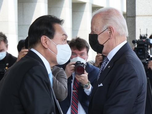Yoon, Biden agree to newly launch ‘economic security dialogue’ to boost cooperation