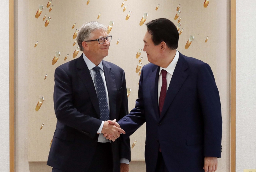 Bill Gates calls for Korea’s greater role in fight against global health crisis