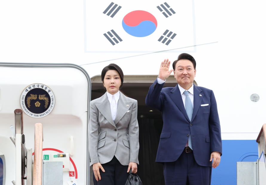 Yoon leaves for Prague to cement nuclear energy push