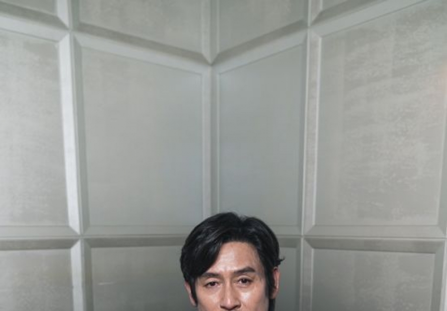 [Herald Interview] Sol Kyung-gu learns importance of parenting from ‘I Want to See Your Parent’s Face’