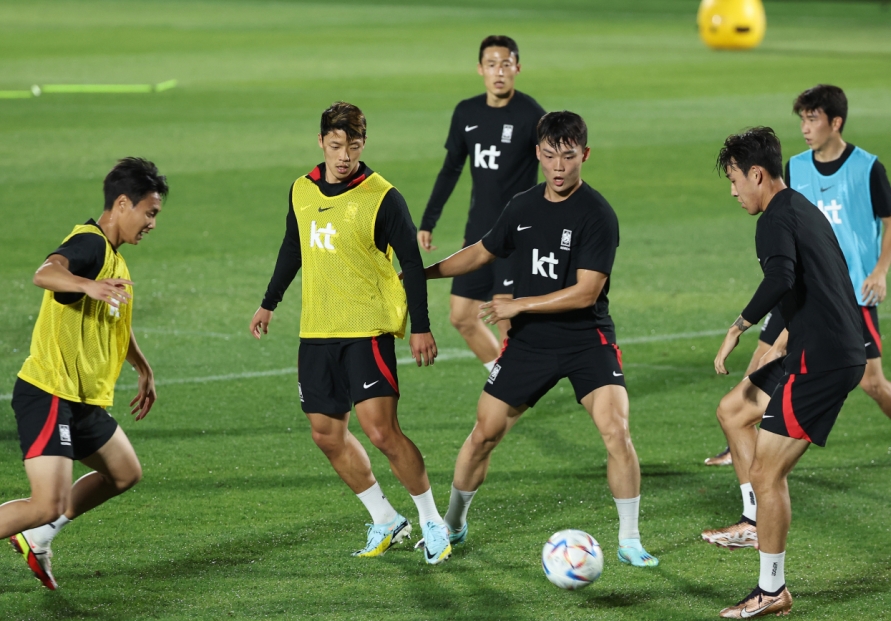 [World Cup] ‘Again 2002’ is on fans' minds as South Korea faces Portugal in do-or-die match