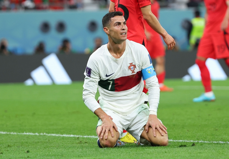 [World Cup] Out-of-place ‘Messi!’ chants sum up Koreans’ beef with Ronaldo