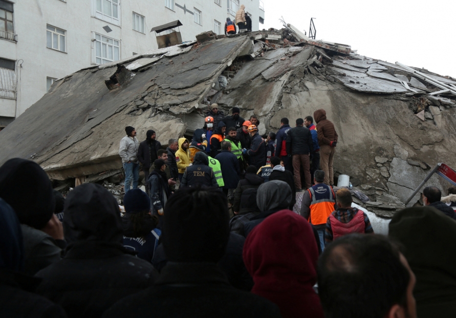Yoon orders humanitarian aid for quake-hit Iran, Turkey