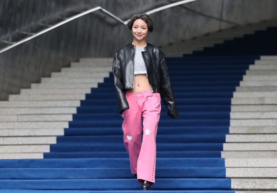 [Photo News] Stars dazzle Seoul Fashion Week
