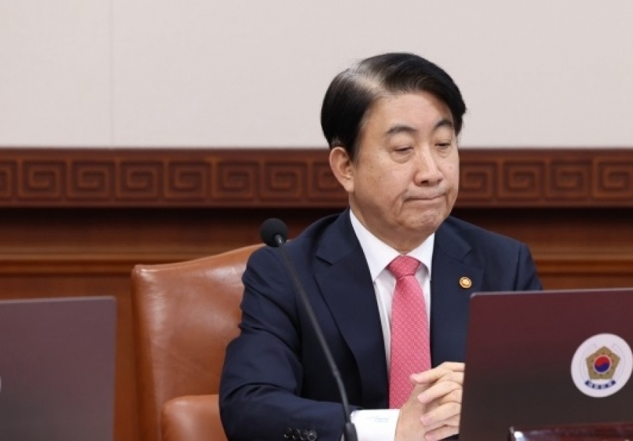Yoon accepts broadcasting watchdog chief's resignation