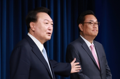 Yoon seeks rebound, taps 5-term lawmaker as chief of staff