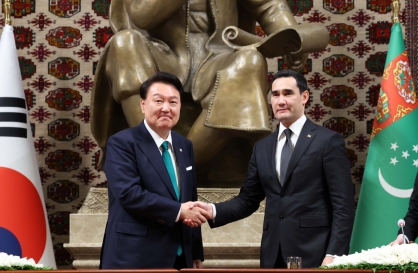 Leaders of Korea, Turkmenistan discuss economy, energy