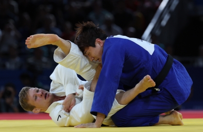 Lee Joon-hwan wins bronze in men's judo