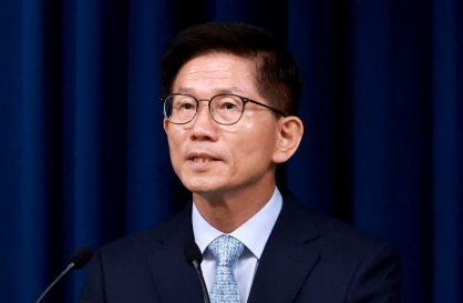 Ex-Gyeonggi governor named new labor minister, but faces opposition