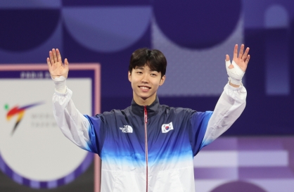 Park Tae-joon wins S. Korea's first-ever men's 58-kg Olympic gold in Taekwondo