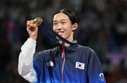 Kim Yu-jin wins gold medal in women's taekwondo