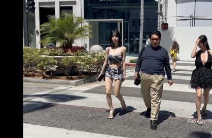 Hybe Chairman Bang spotted in LA with livestreamer Seyeon