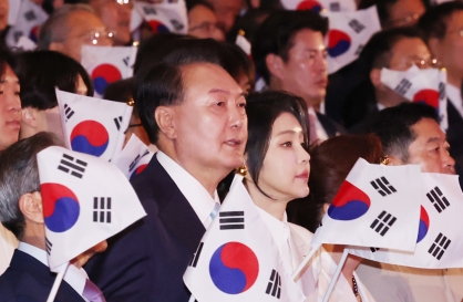 Yoon unveils unification vision in split celebration of Liberation Day