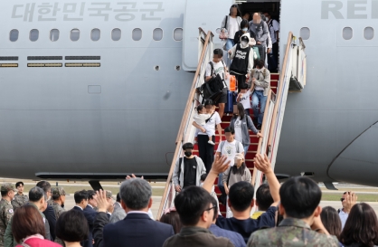 Military aircraft evacuating S. Koreans in Lebanon returns home