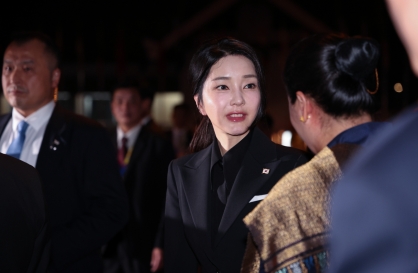 First lady to keep low profile as Yoon’s ratings hit new low