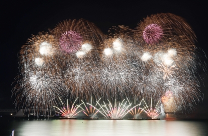 Teens' prank spoils Busan's biggest fireworks festival