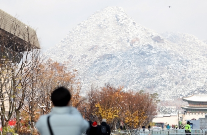 Chaos unfolds as rare November snowstorm grips Korea for 2nd day