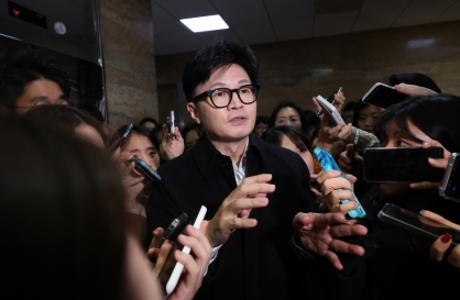 Ruling party leader stands firm on suspending Yoon from his position