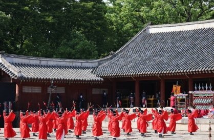  Tradition of worshipping the heavens continues in 21st century Korea