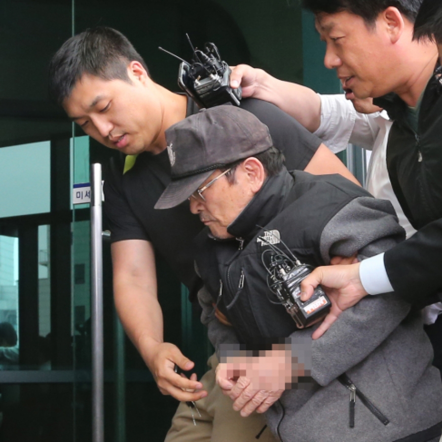 [Ferry Disaster] Police nab brother of ferry owner Yoo