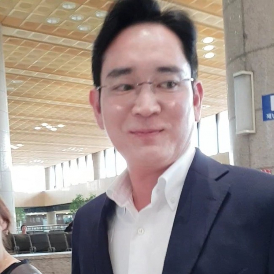 이재용 부회장 인도로 출국, 문 대통령과 ‘상견례’ 예정...두 마리 토끼 잡나