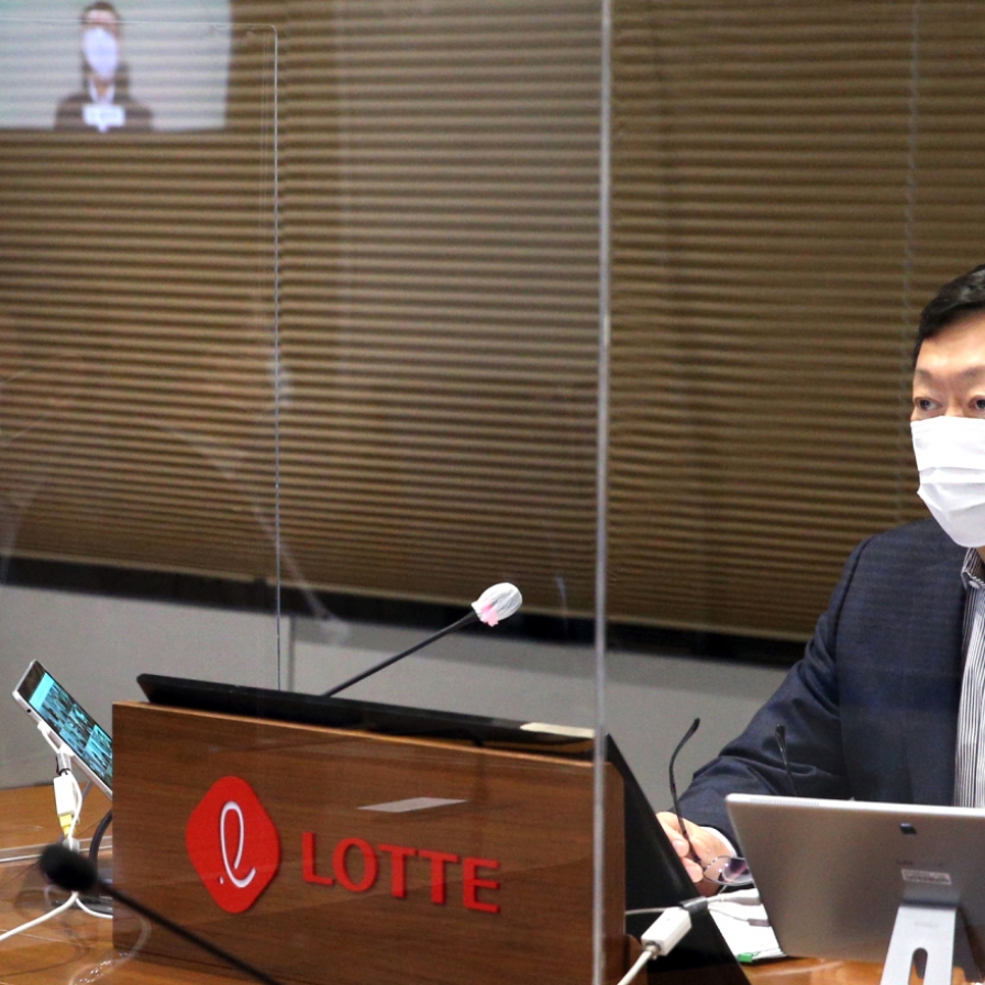 Lotte Group chief calls for drastic changes in post-COVID-19 era