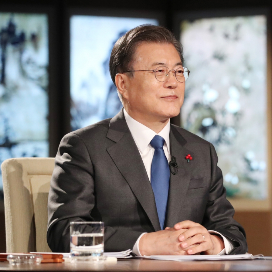 Moon briefs global leaders on S. Korea's inclusive policy amid pandemic