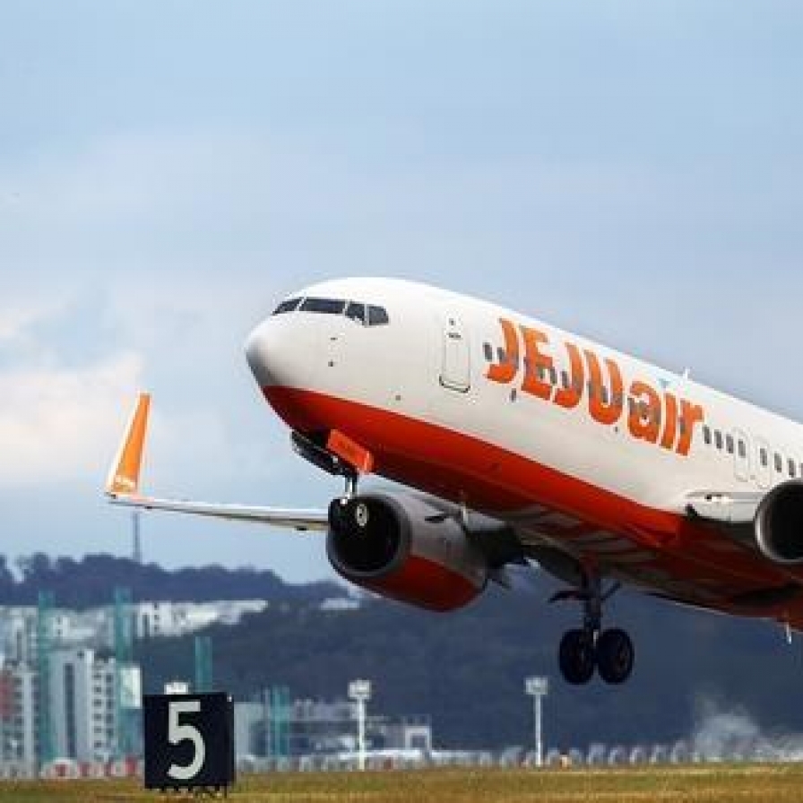 Jeju Air to introduce cargo plane in first half amid prolonged pandemic