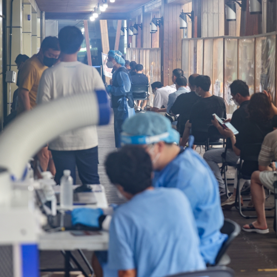 S. Korea's new COVID-19 cases above 100,000 for 3rd day; critical cases at over 2-month high