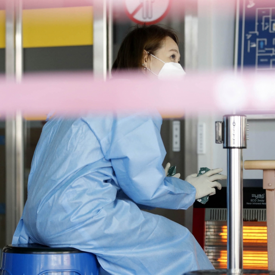 S. Korea's new COVID-19 cases below 30,000 for 3rd day, but signs of resurgence appear