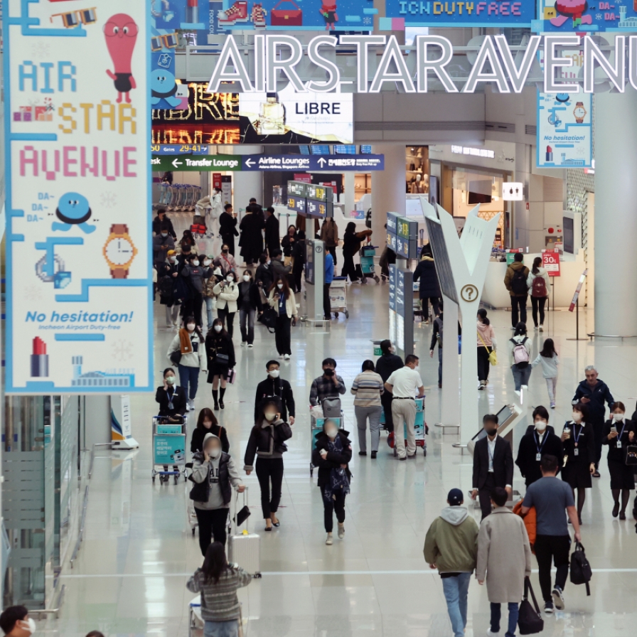 International flight passengers exceed domestic travelers for first time since pandemic