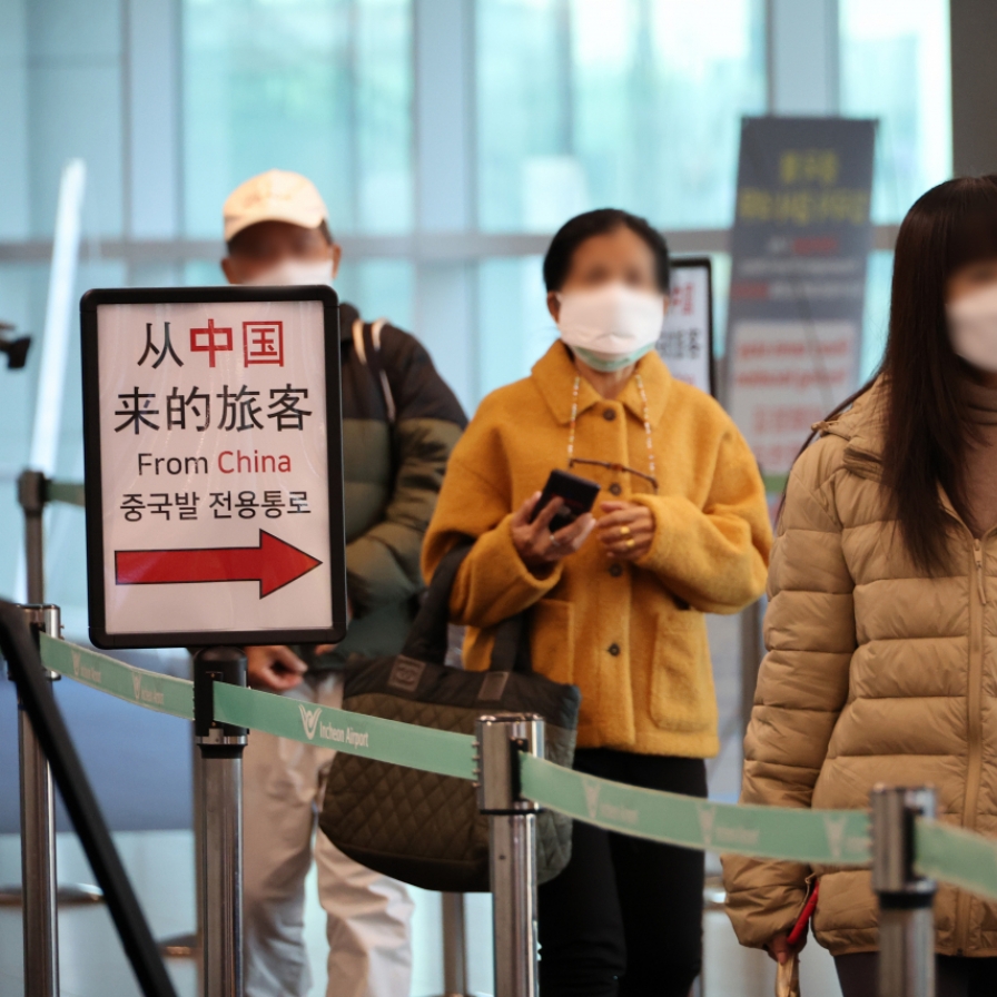 S. Korea's COVID-19 cases fall below 60,000 amid tighter quarantine steps for incoming travelers