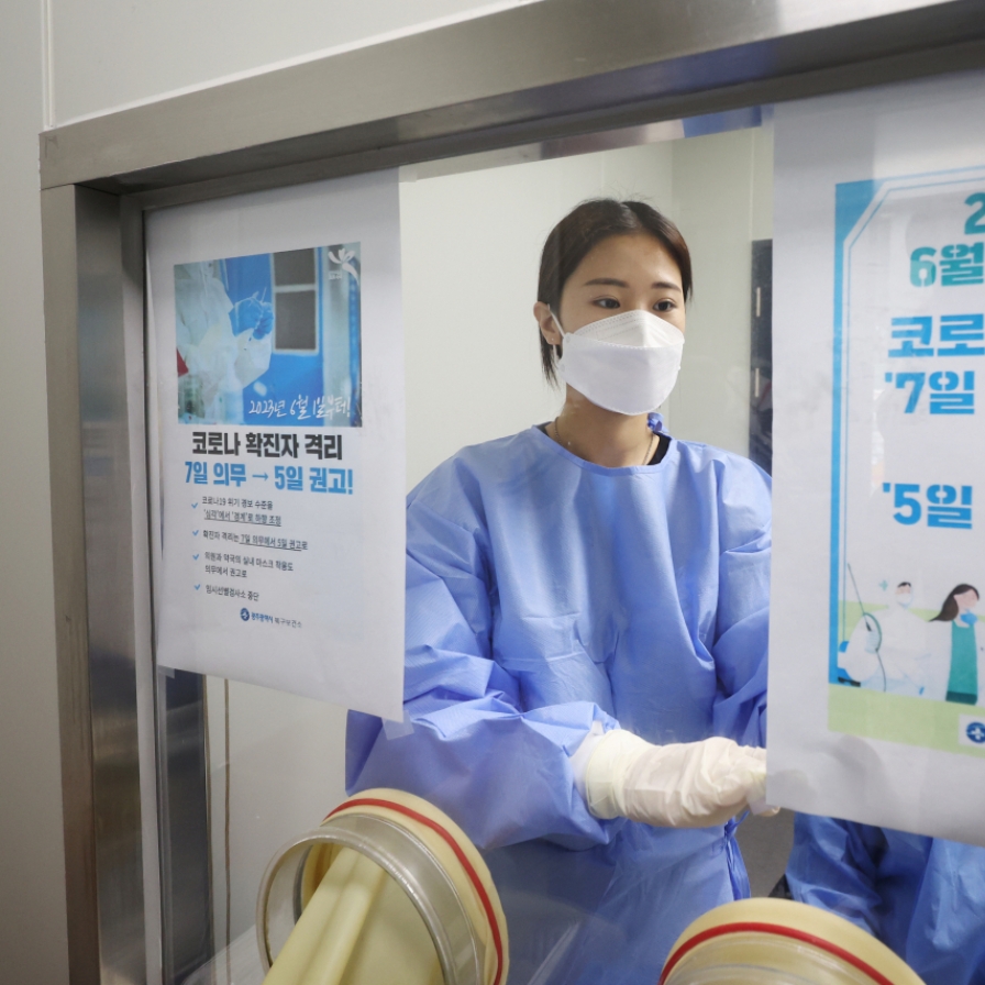 S. Korea's new COVID-19 cases bounce back to over 20,000 amid eased rules