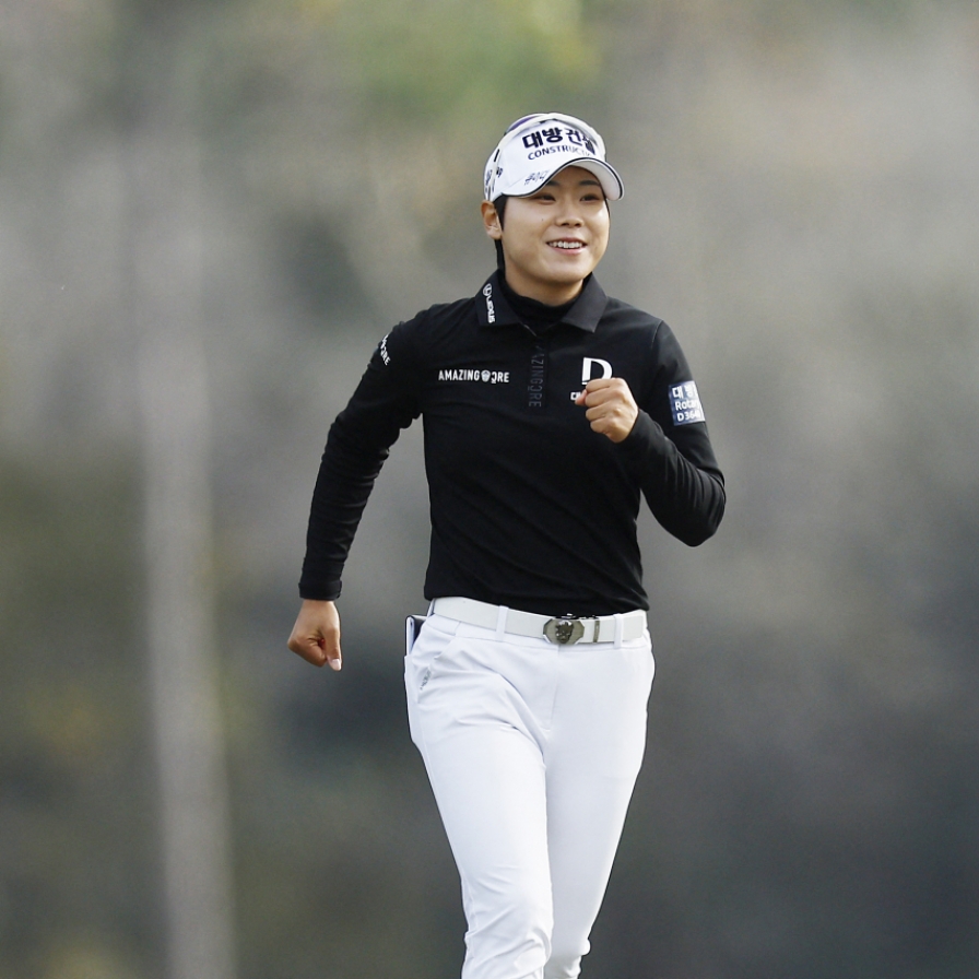 S. Korean Lee So-mi on verge of winning LPGA qualifying tournament